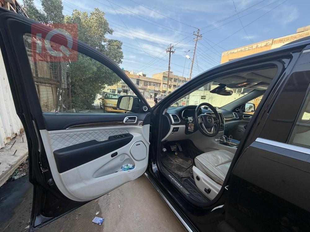 جیپ گراند شیرۆکی